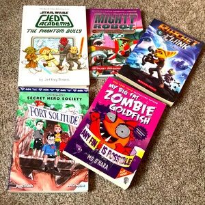 Set of 5 kids books, Star Wars, DC comics, Ricky Ricotta, Ratchet and Clank